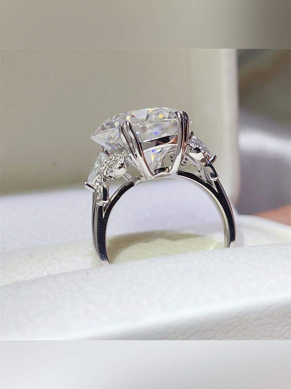 10 Carat Moissanite 925 Sterling Silver Ring - Picture 5 of 7